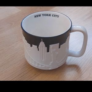 2010 Starbucks NYC mug 18oz